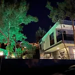 Villa Oezel Havuz Ve Deniz Manzarali Yeni