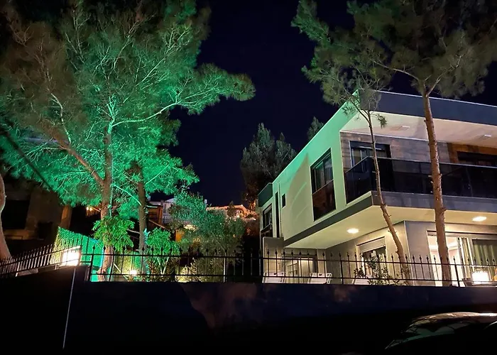 Villa Oezel Havuz Ve Deniz Manzarali Yeni