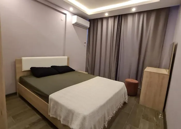 Villa Oezel Havuz Ve Deniz Manzarali Yeni Kusadası