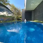 Oezel Havuz Ve Deniz Manzarali Yeni * Kusadası