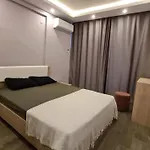 Vilă Oezel Havuz Ve Deniz Manzarali Yeni Kusadası