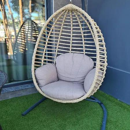 Oezel Havuz Ve Deniz Manzarali Yeni كوشاداسيه