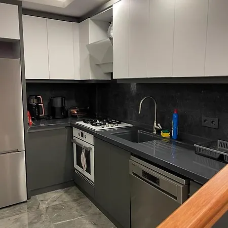 Oezel Havuz Ve Deniz Manzarali Yeni فيلة كوشاداسيه