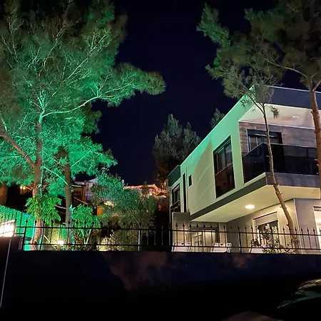 فيلة Oezel Havuz Ve Deniz Manzarali Yeni