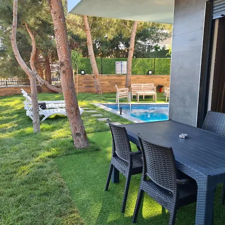 فيلة Oezel Havuz Ve Deniz Manzarali Yeni *