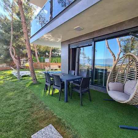 فيلة Oezel Havuz Ve Deniz Manzarali Yeni