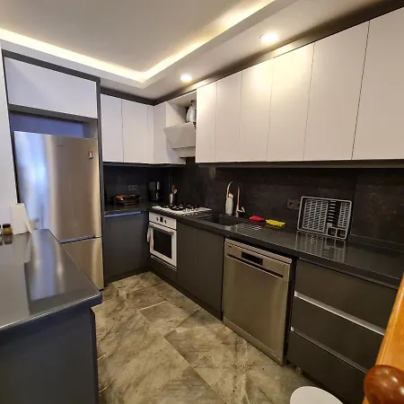 فيلة Oezel Havuz Ve Deniz Manzarali Yeni كوشاداسيه